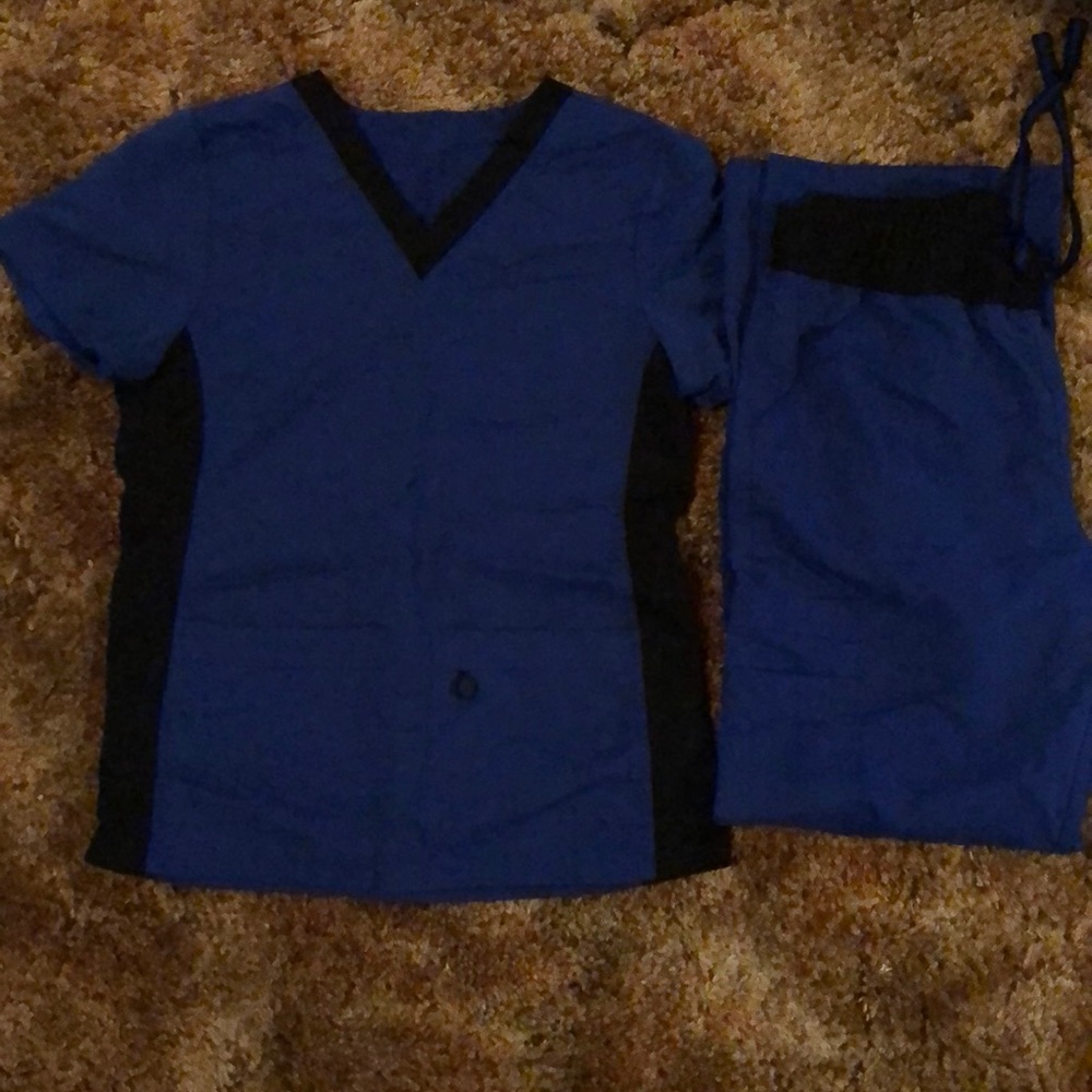 Scrub set